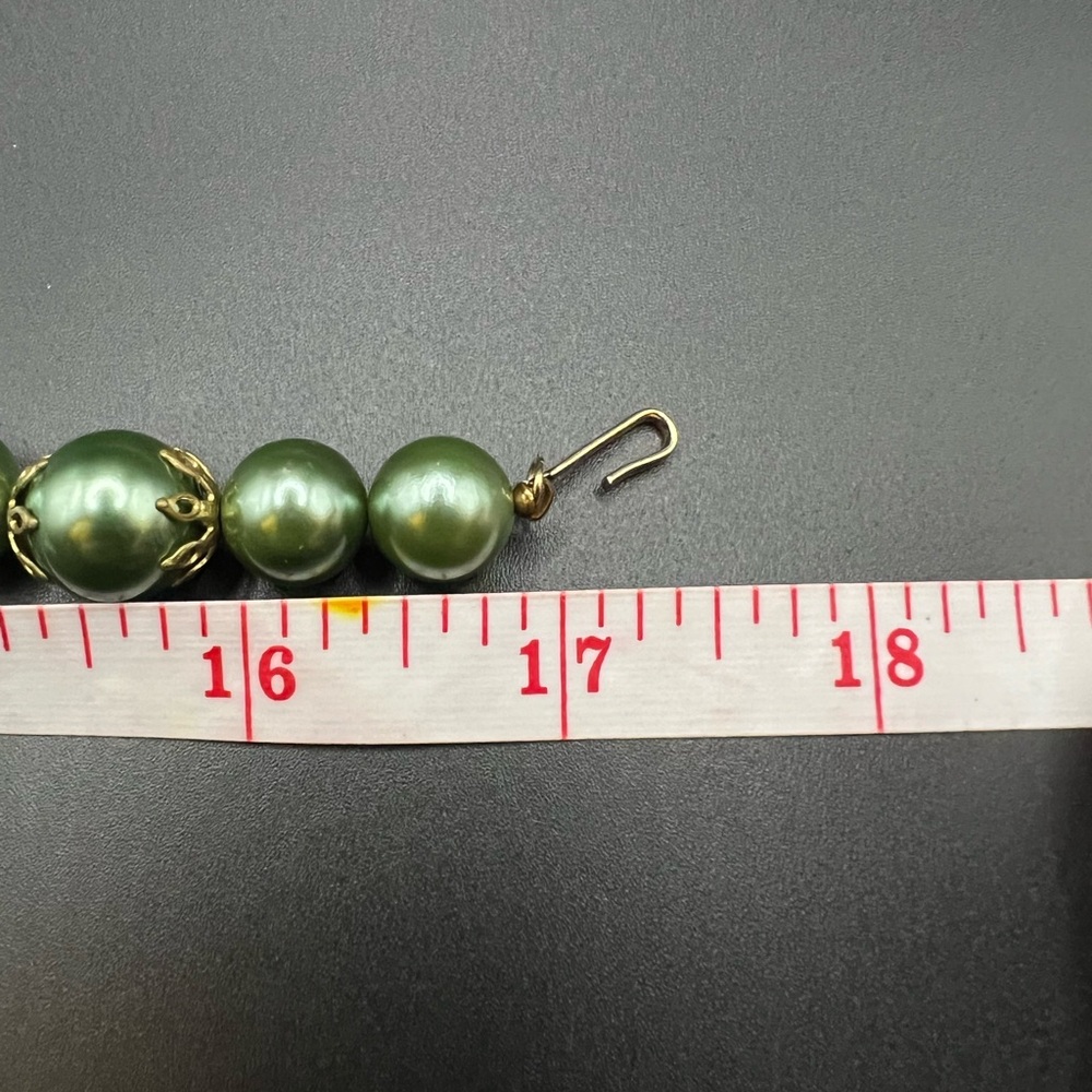 Vintage Lisner Green Glass Bead & Borealis Crystal Choker Style Necklace - Picture 4 of 4